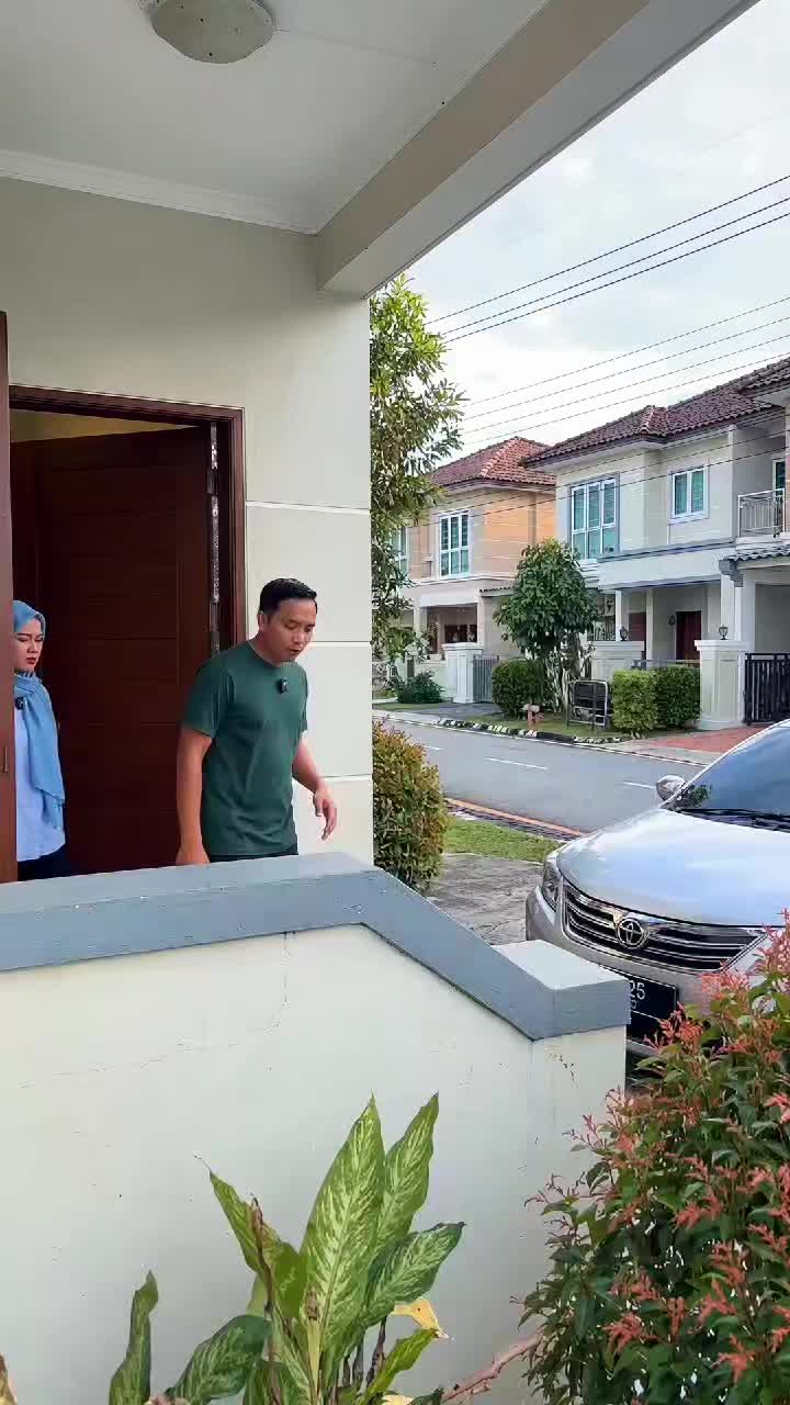 AI-generated clip: Kita semua pernah cakap 'kejap je' - last-last satu jam setengah